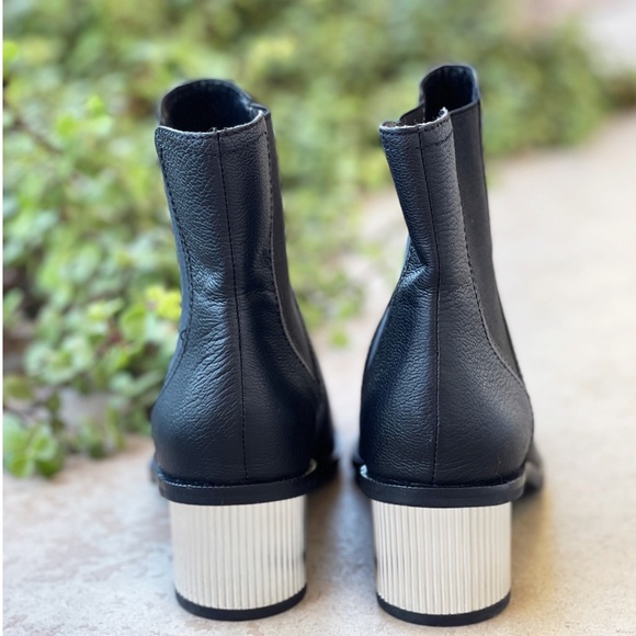 Rebecca Minkoff Darsea Black Leather Mirrored Boot - Picture 2 of 4